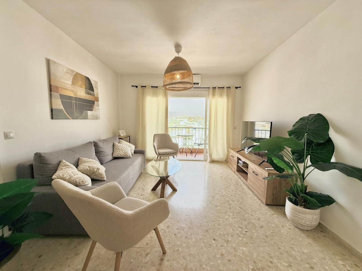 2 Bedroom Penthouse in Fuengirola - Photo 11