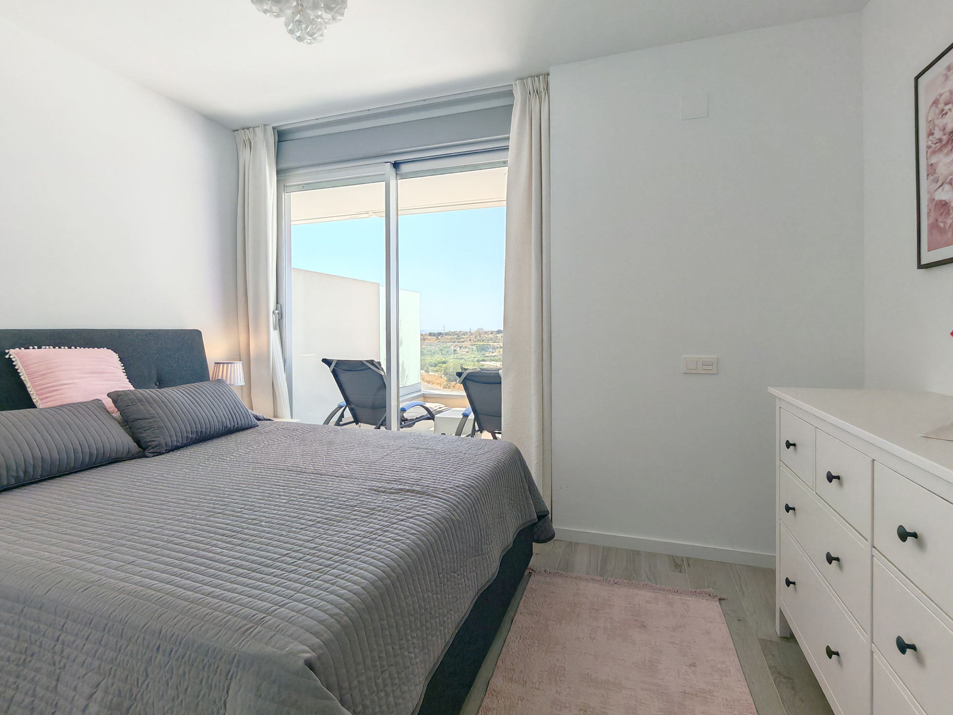 3 Bedroom Apartment in Estepona - Photo 6