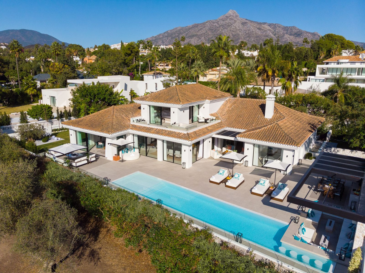 5 Bedroom Villa in Marbella - Photo 31
