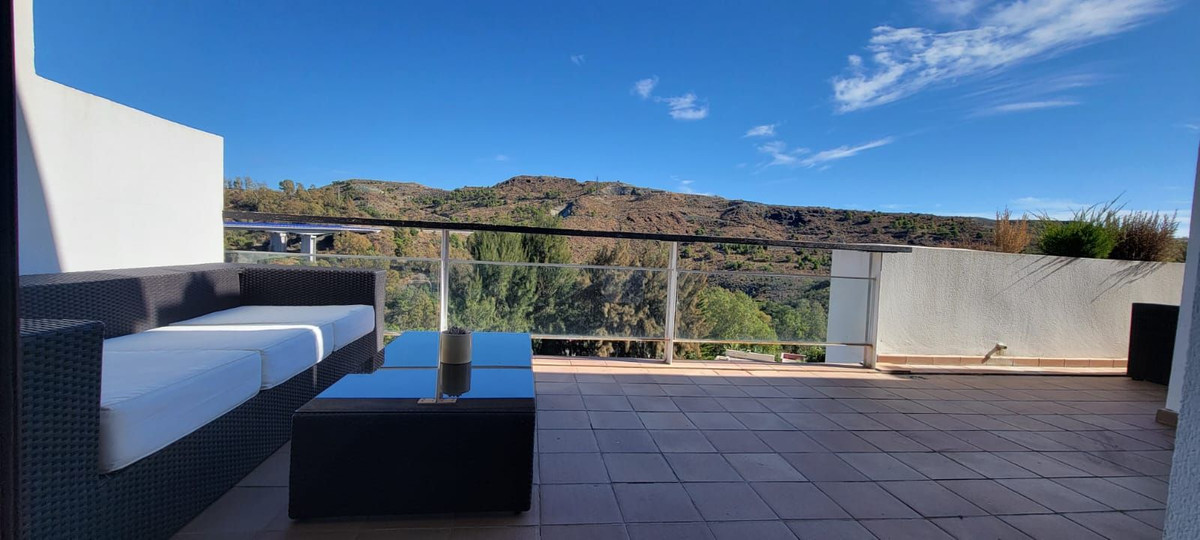 2 Bedroom Penthouse in Benahavís - Photo 66