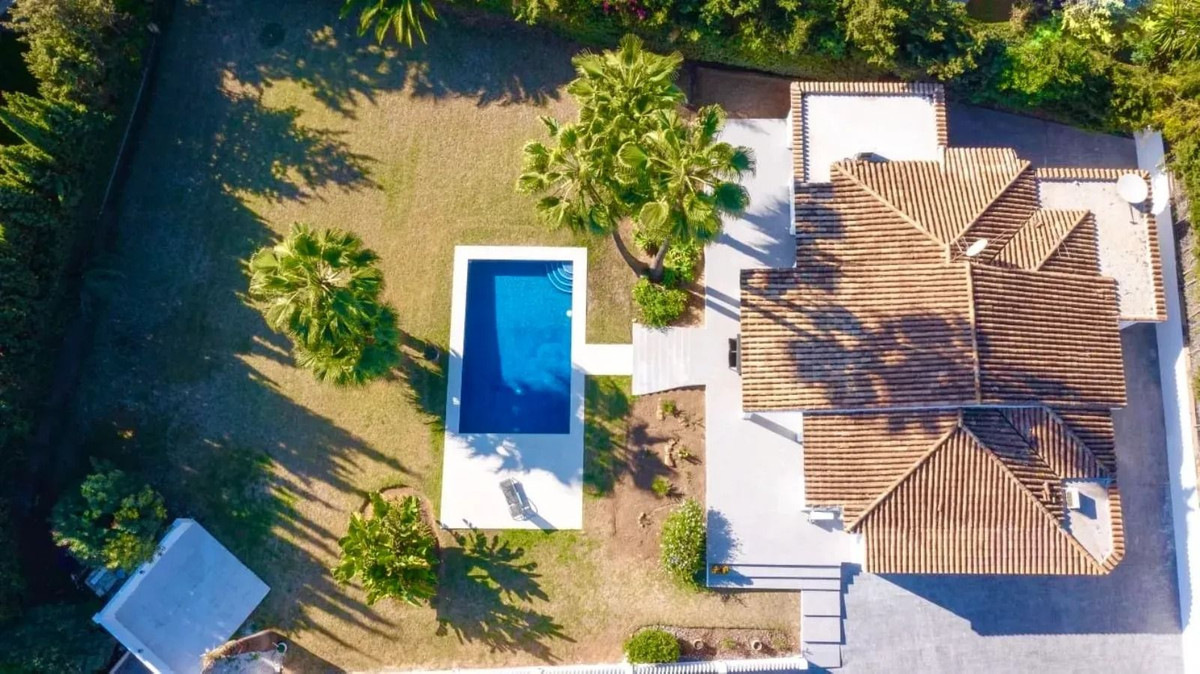 4 Bedroom Villa in Estepona - Photo 8