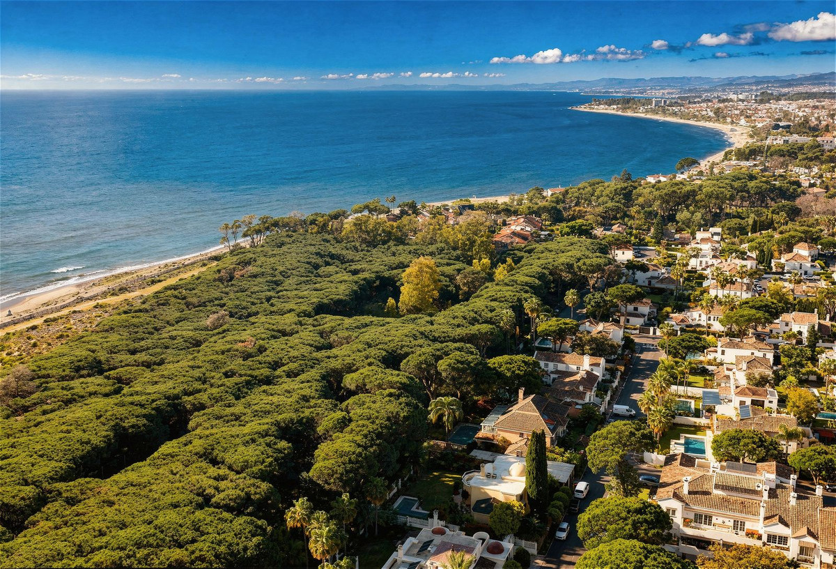 4 Bedroom Villa in Estepona - Photo 30