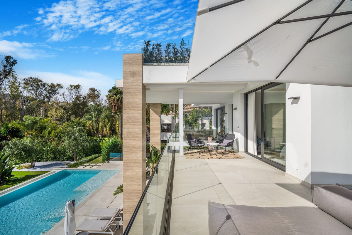 6 Bedroom Villa in Marbella - Photo 11