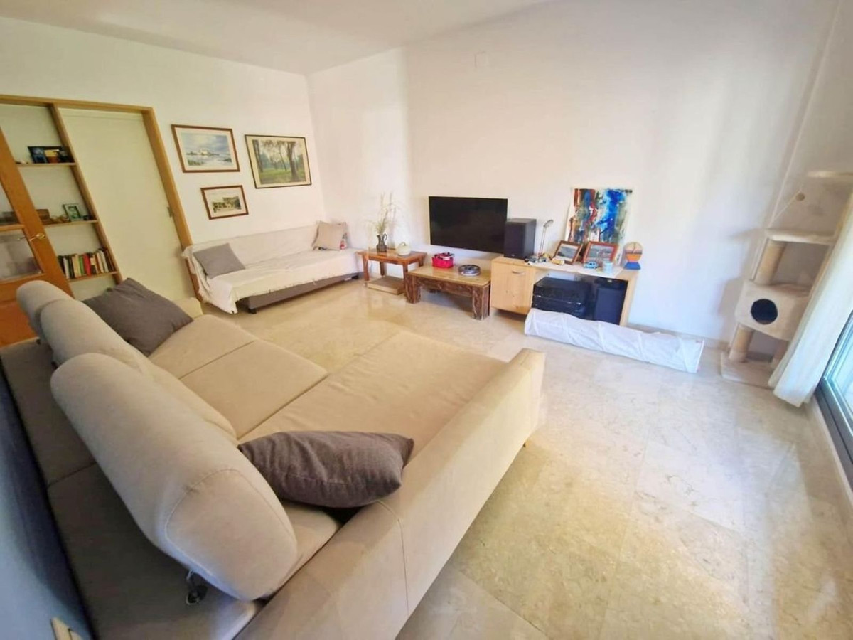 4 Bedroom Apartment in Málaga - Photo 13