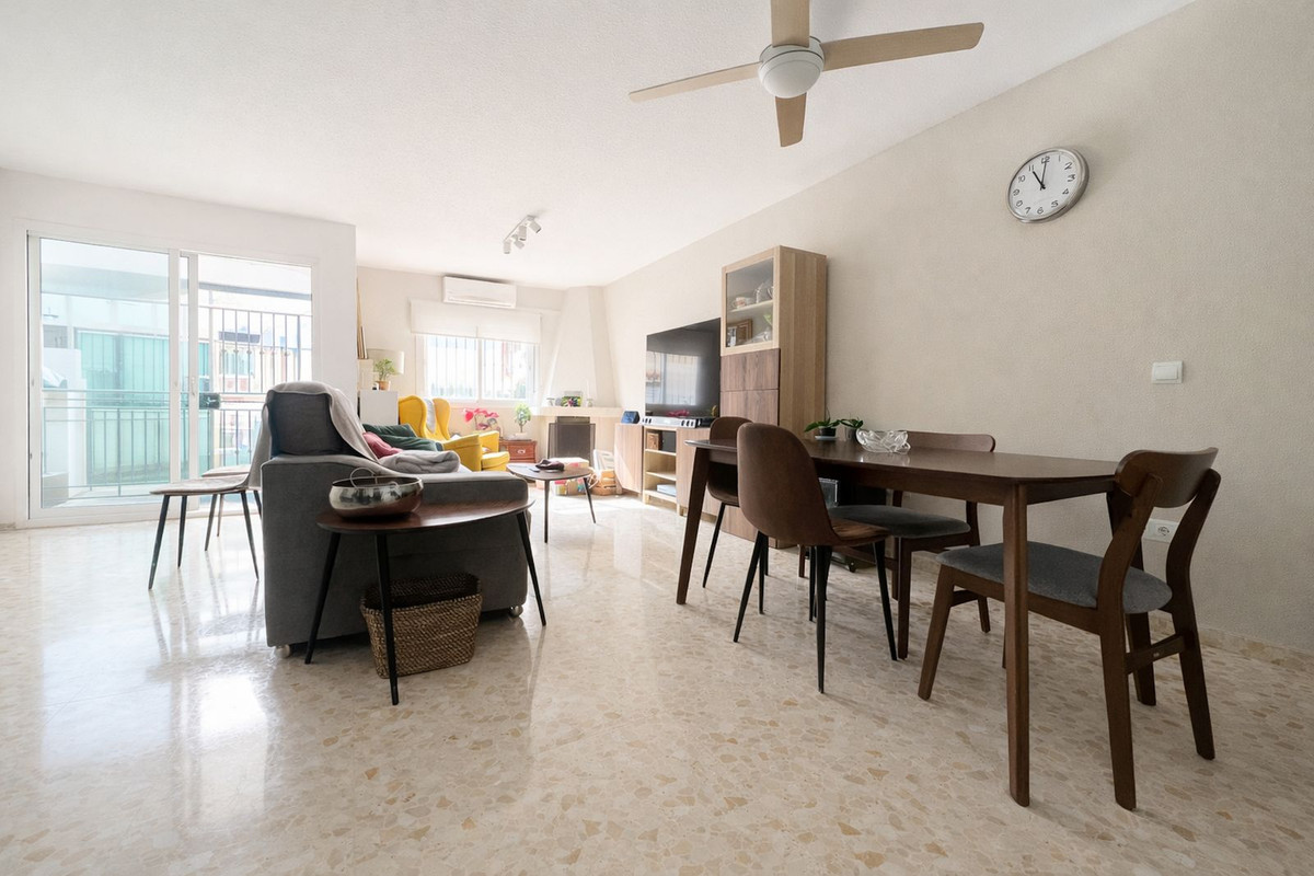 3 Bedroom Townhouse in Benalmádena - Photo 3