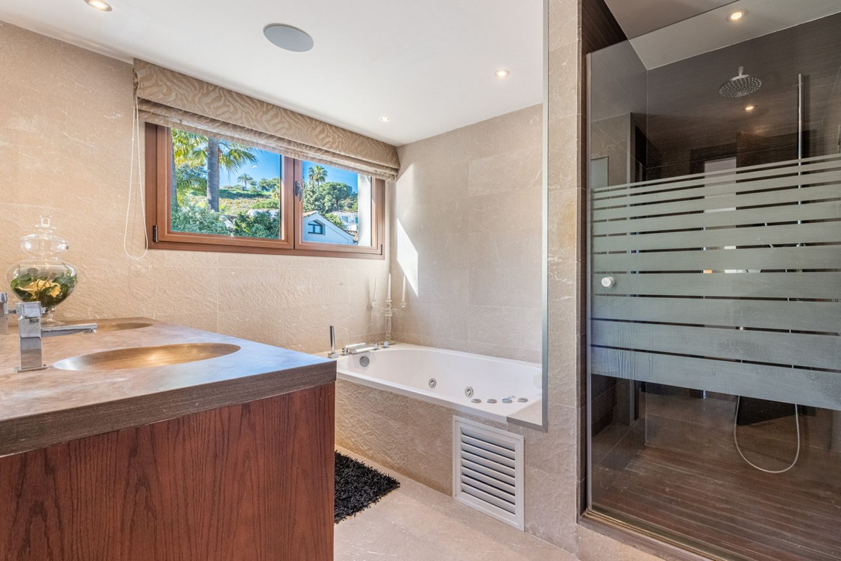 7 Bedroom Villa in Marbella - Photo 24