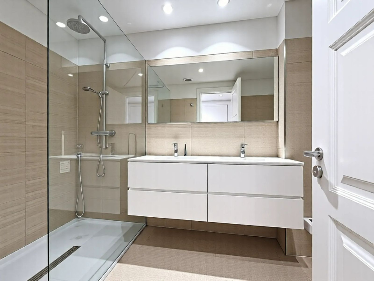 2 Bedroom Apartment in Estepona - Photo 11