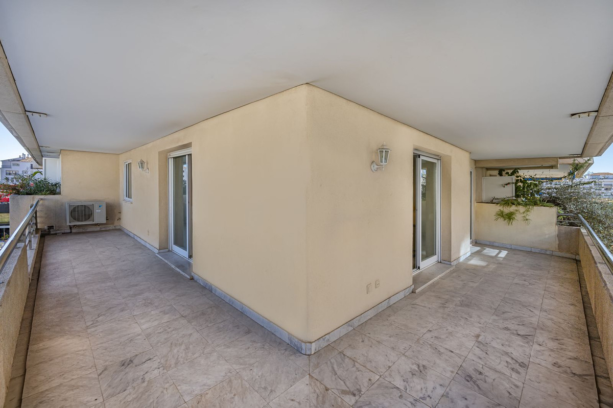 2 Bedroom Apartment in Marbella - Photo 19