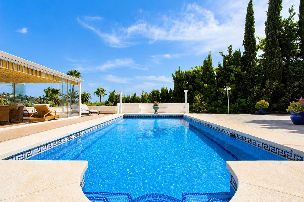 4 Bedroom Villa in Marbella - Photo 2