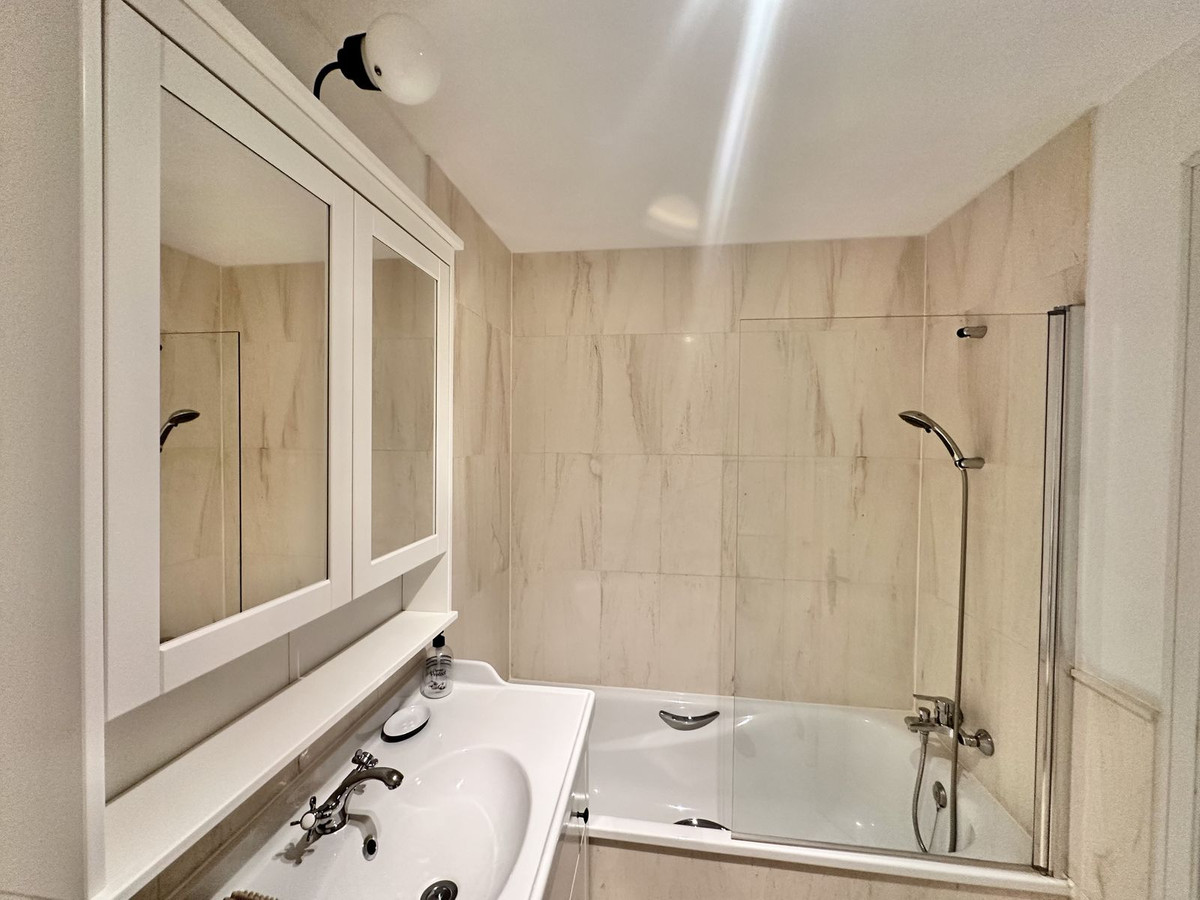 2 Bedroom Apartment in Mijas - Photo 37