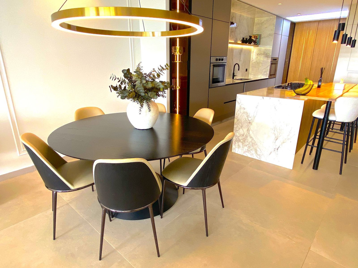 4 Bedroom Townhouse in Benahavís - Photo 9