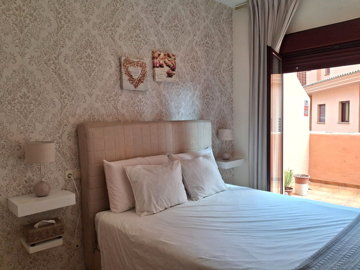 1 Bedroom Apartment in Benahavís - Photo 14