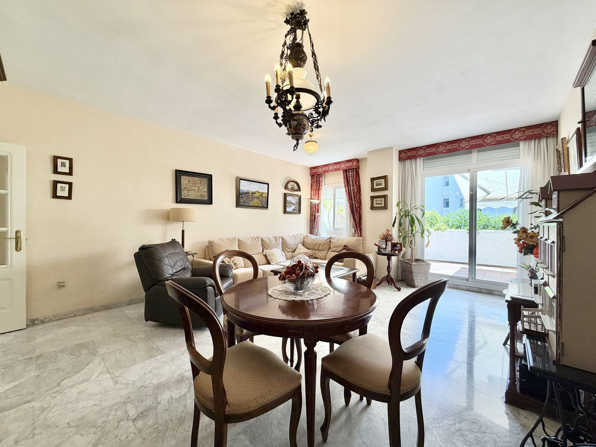 4 Bedroom Apartment in Marbella - Photo 6