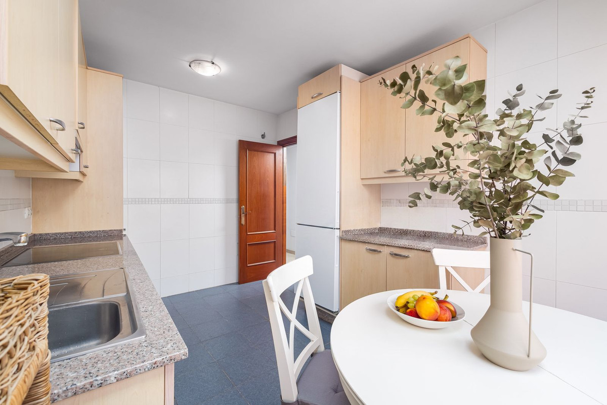 2 Bedroom Penthouse in Fuengirola - Photo 8