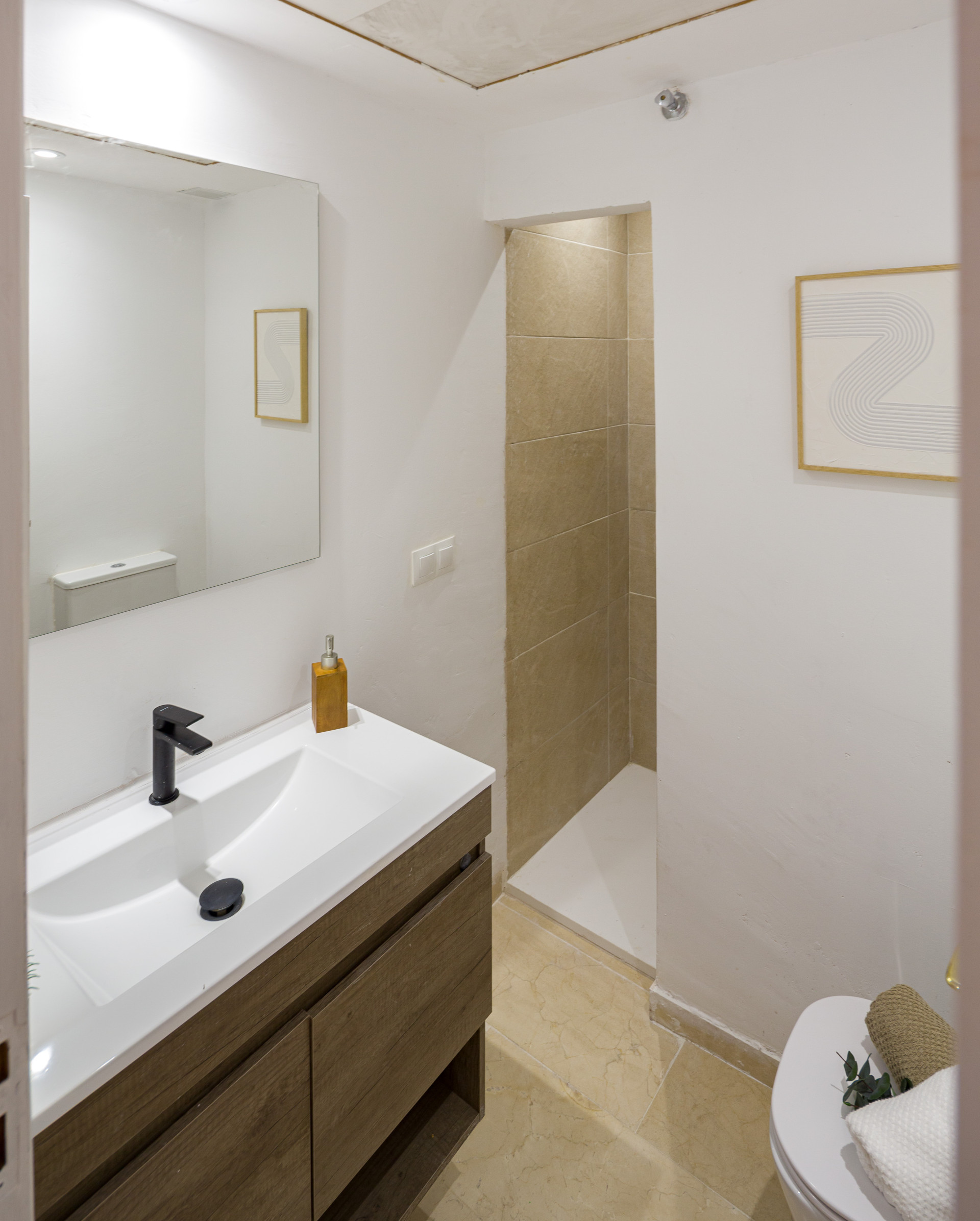 2 Bedroom Apartment in Marbella - Photo 15
