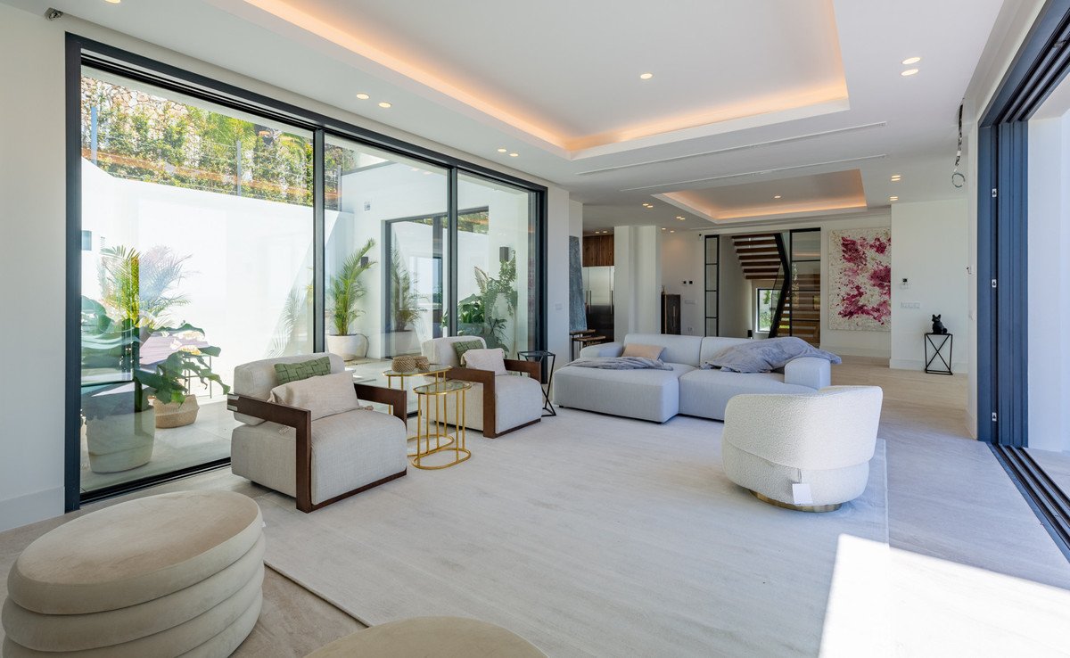 5 Bedroom Villa in Marbella - Photo 19