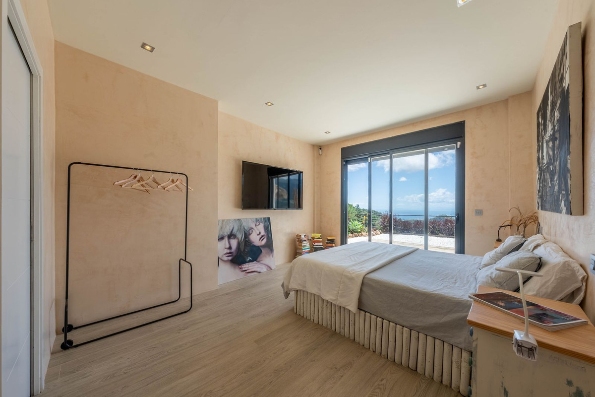 2 Bedroom Villa in Marbella - Photo 38