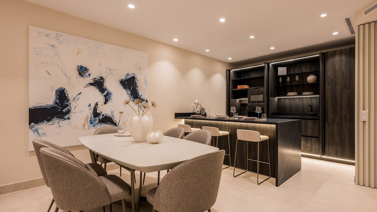 3 Bedroom Apartment in Estepona - Photo 8