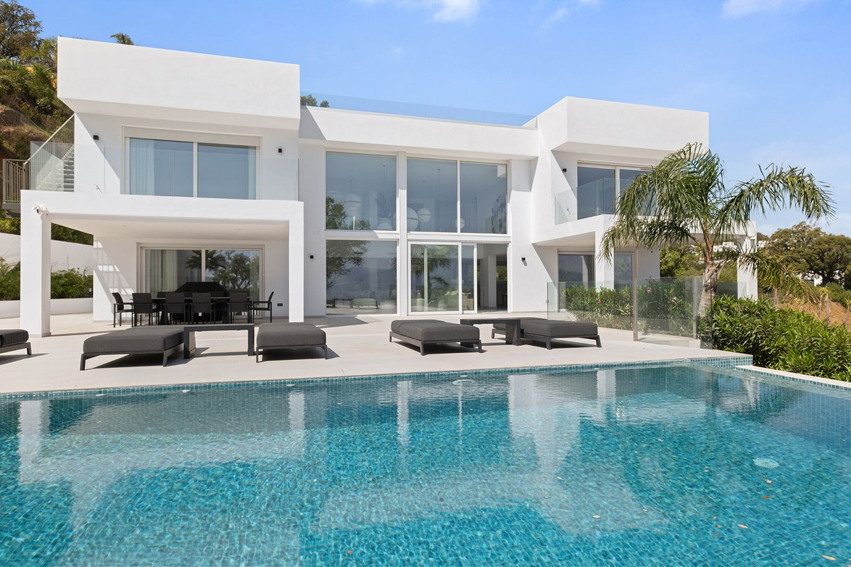4 Bedroom Villa in Marbella - Photo 5