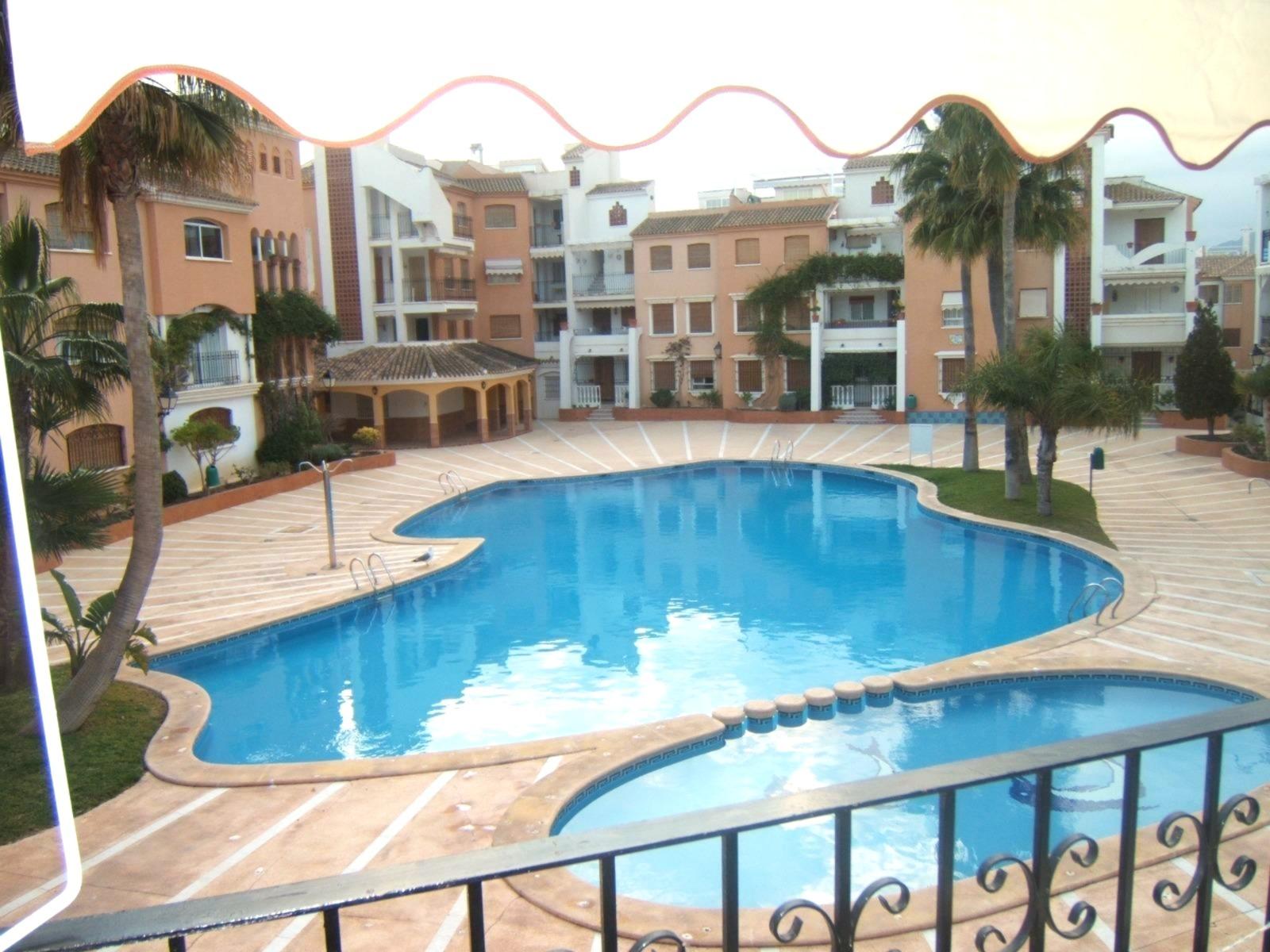 Piso de 3 dormitorios con piscina en Murcia – Foto 1