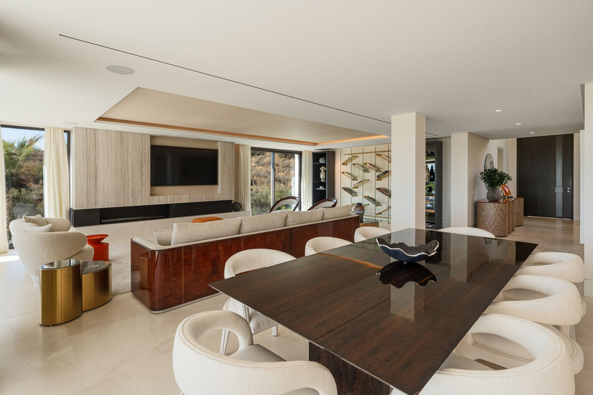 5 Bedroom Villa in Marbella - Photo 9