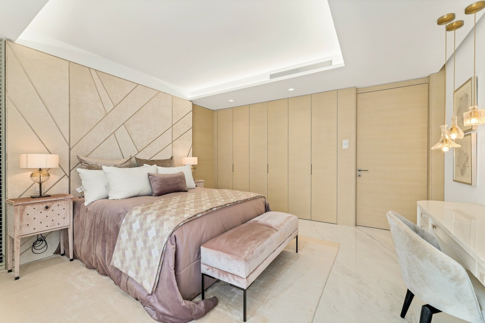 4 Bedroom Apartment in Estepona - Photo 14