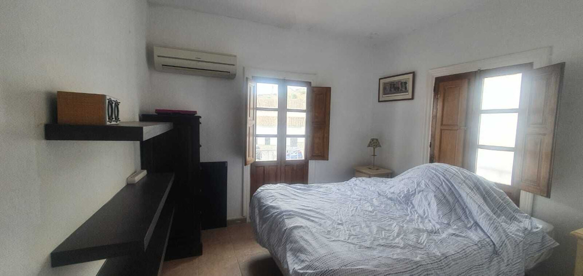 3 Bedroom Townhouse in Guaro - Photo 16