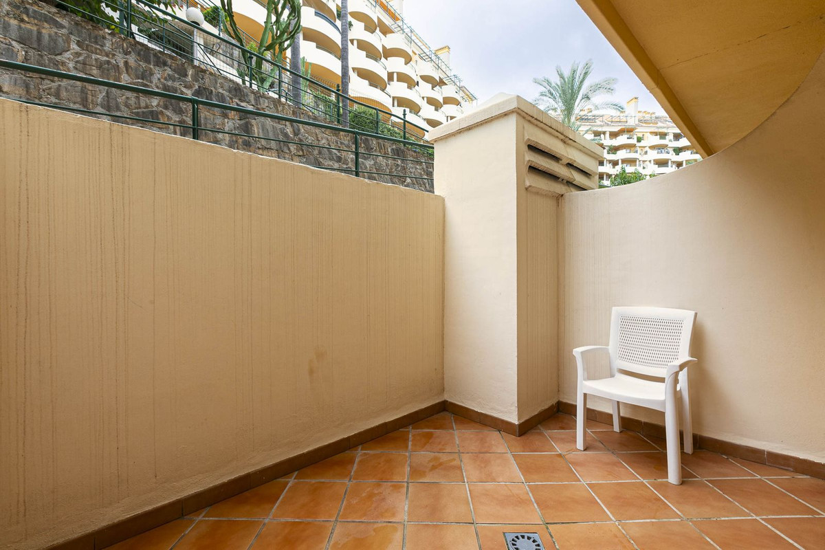 2 Bedroom Apartment in Marbella - Photo 32