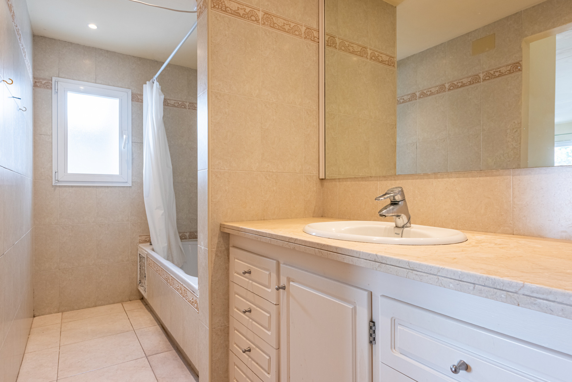 4 Bedroom Villa in San Pedro de Alcántara - Photo 17