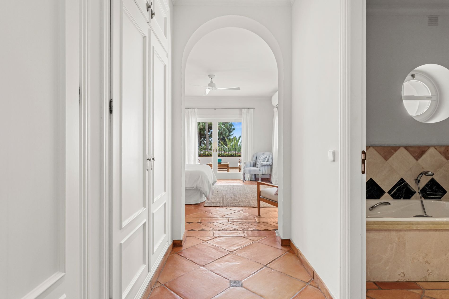 5 Bedroom Villa in Marbella - Photo 40