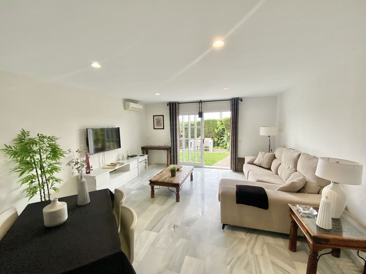 3 Bedroom Villa in Estepona - Photo 10