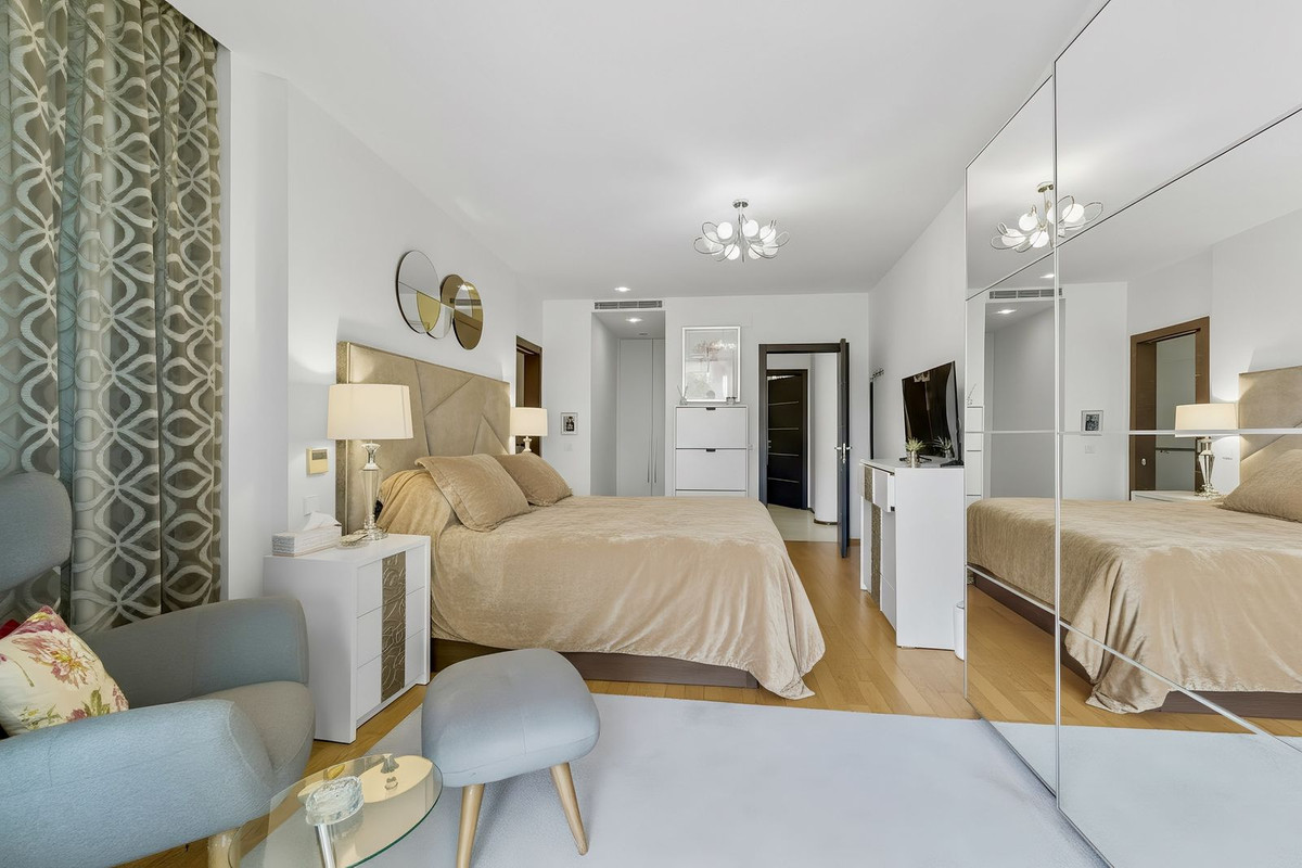 2 Bedroom Villa in Marbella - Photo 6