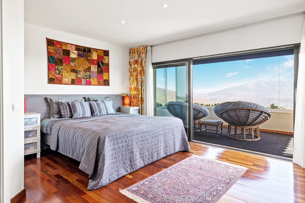 6 Bedroom Villa in Marbella - Photo 21