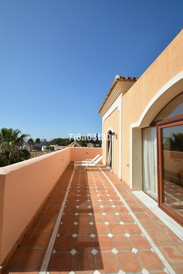 5 Bedroom Villa in Marbella - Photo 31