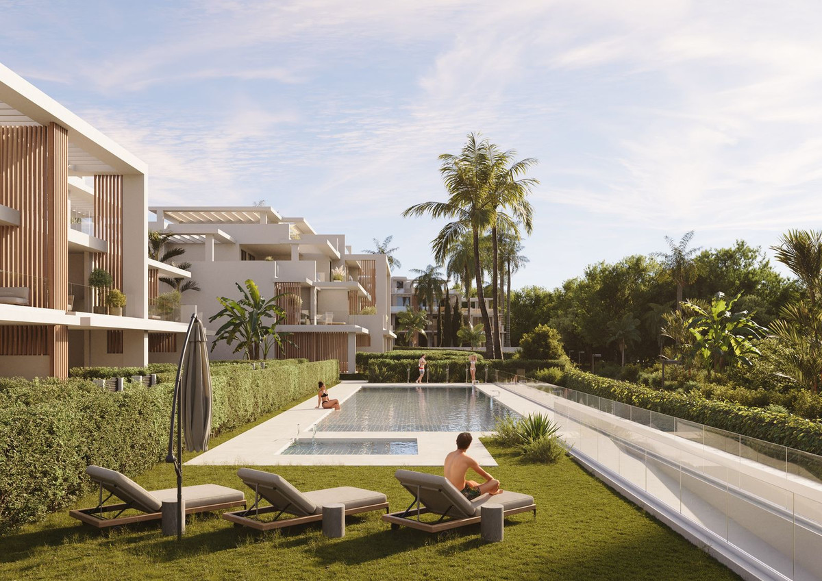 2 Bedroom Apartment in Estepona - Photo 10
