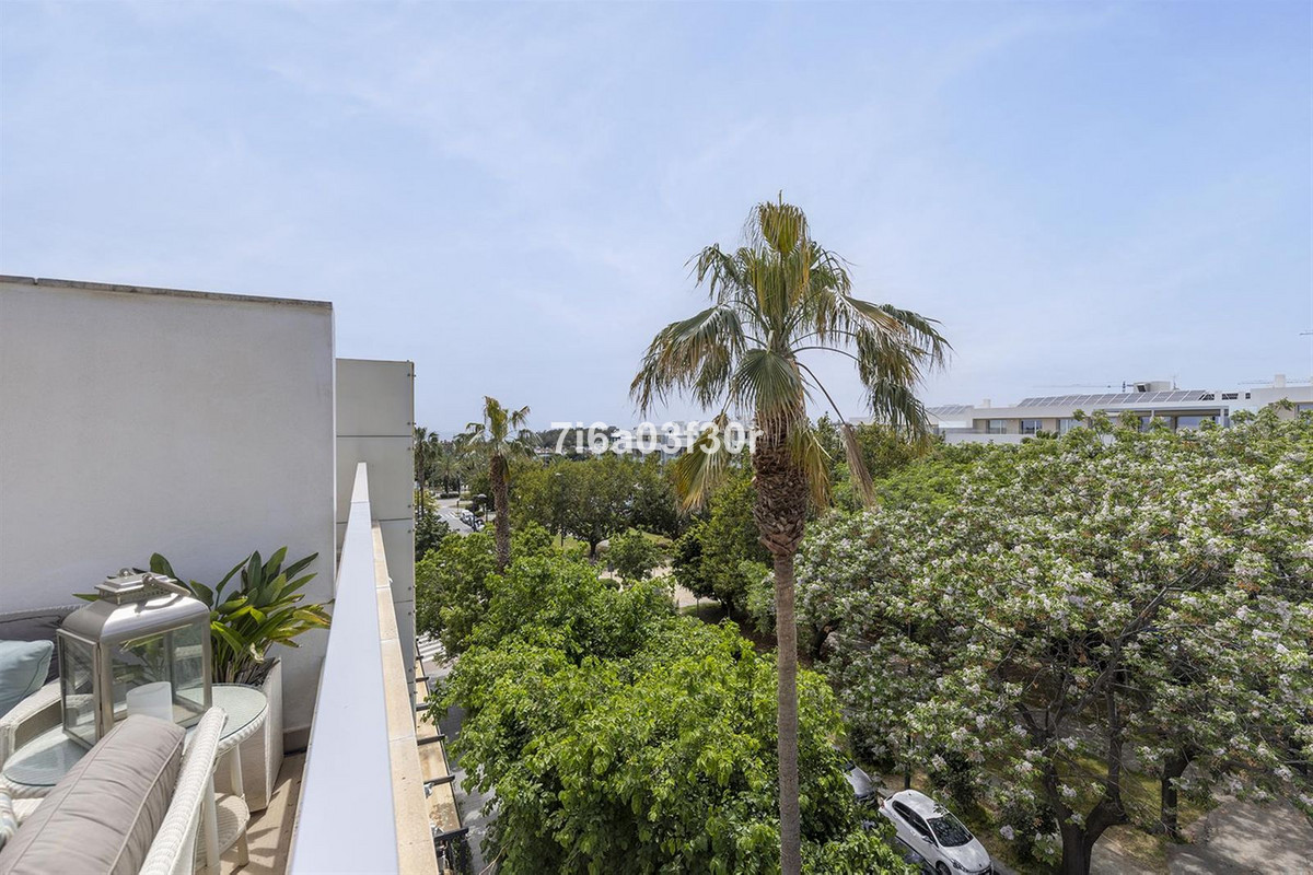 3 Bedroom Penthouse in San Pedro de Alcántara - Photo 18
