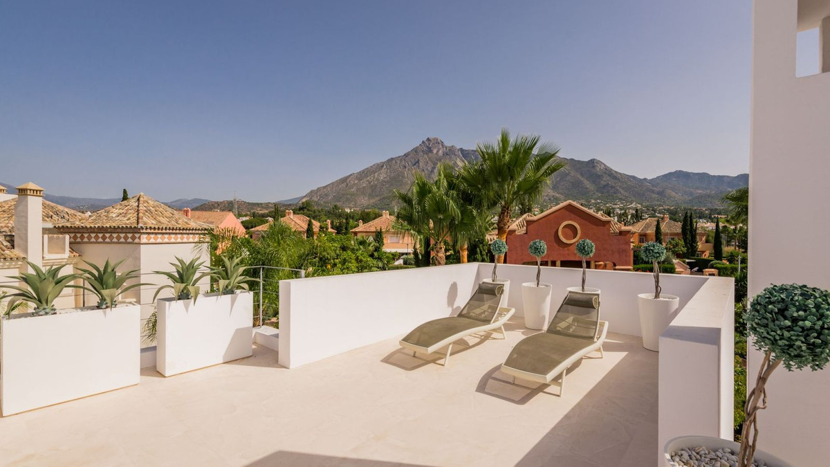 5 Bedroom Villa in Marbella - Photo 19