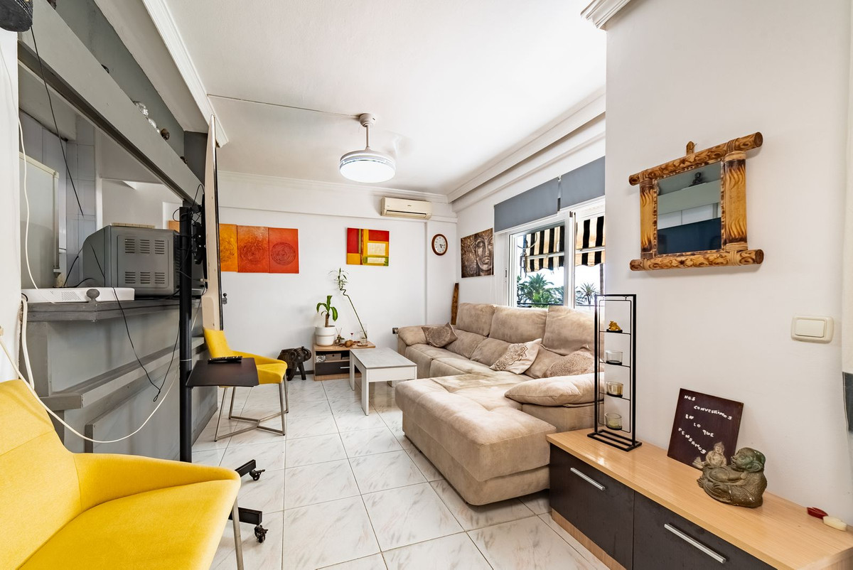 1 Bedroom Apartment in Marbella - Photo 12