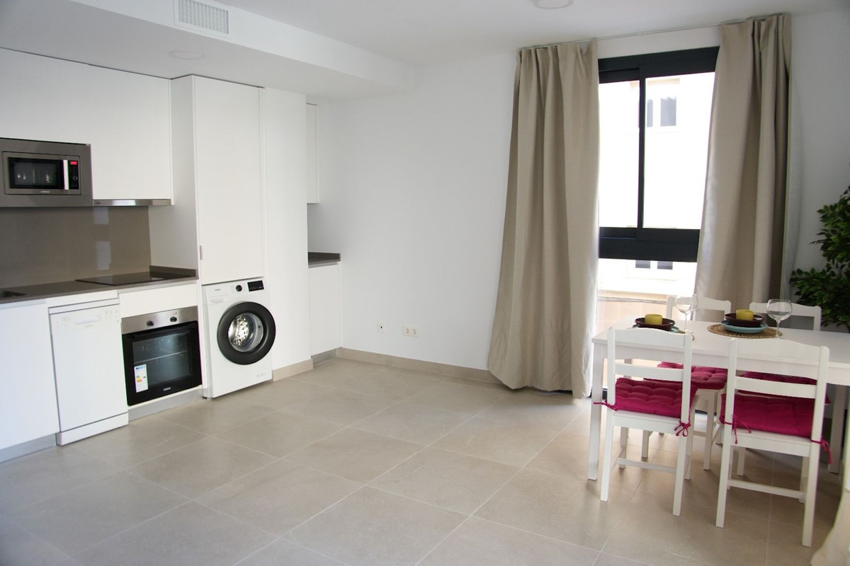 2 Bedroom Apartment in Estepona - Foto 8