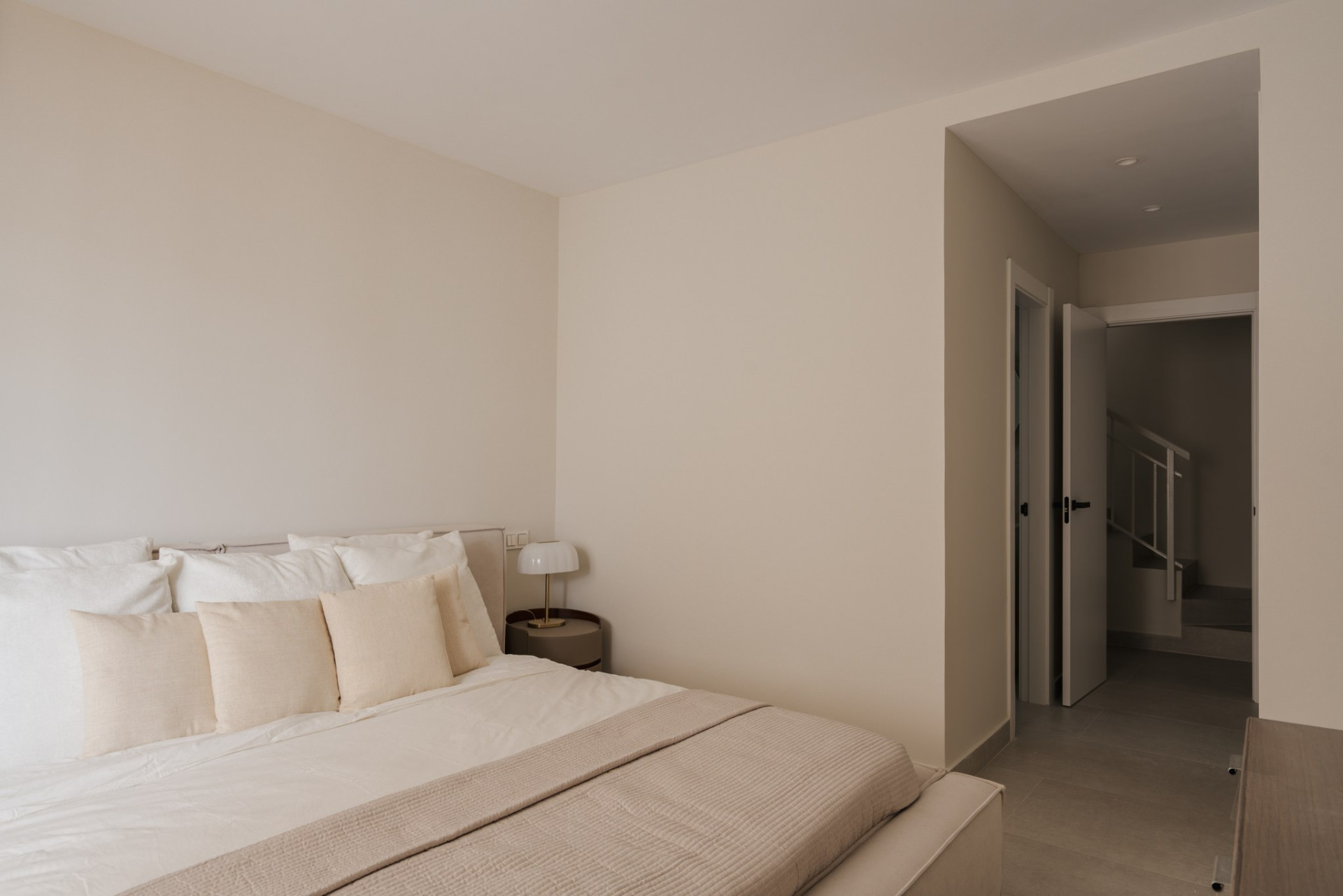3 Bedroom Apartment in Benahavís - Photo 10