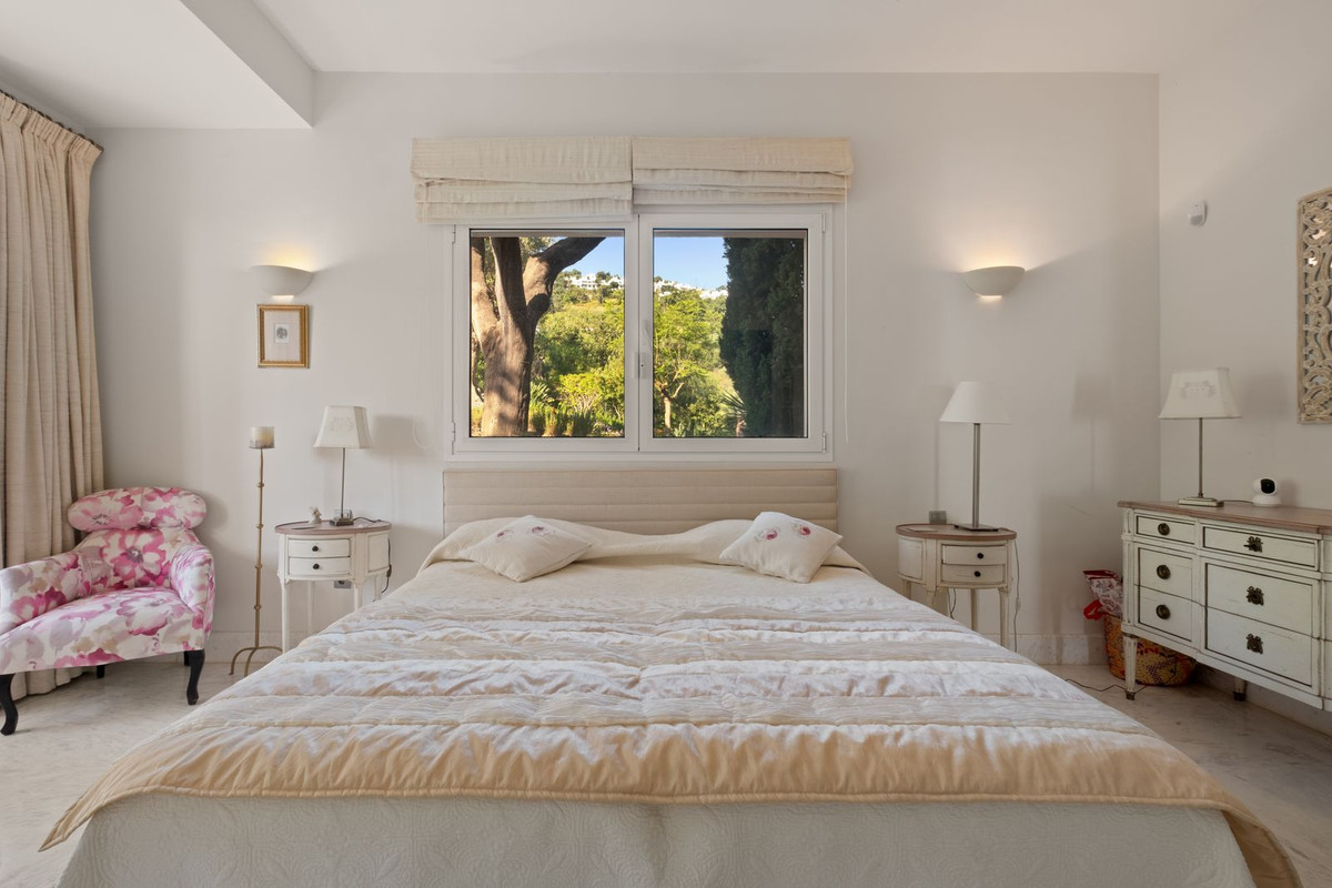 5 Bedroom Villa in Marbella - Photo 14