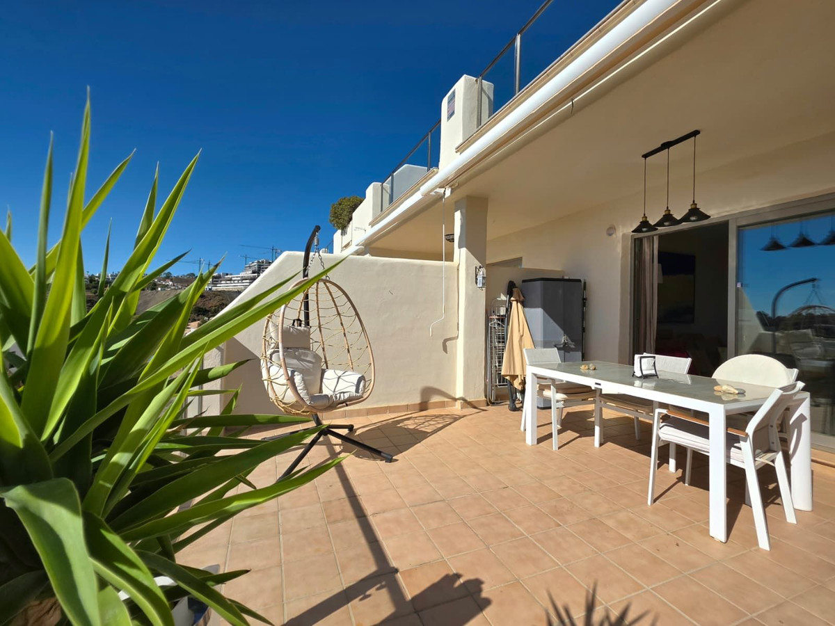 2 Bedroom Apartment in Estepona - Photo 3