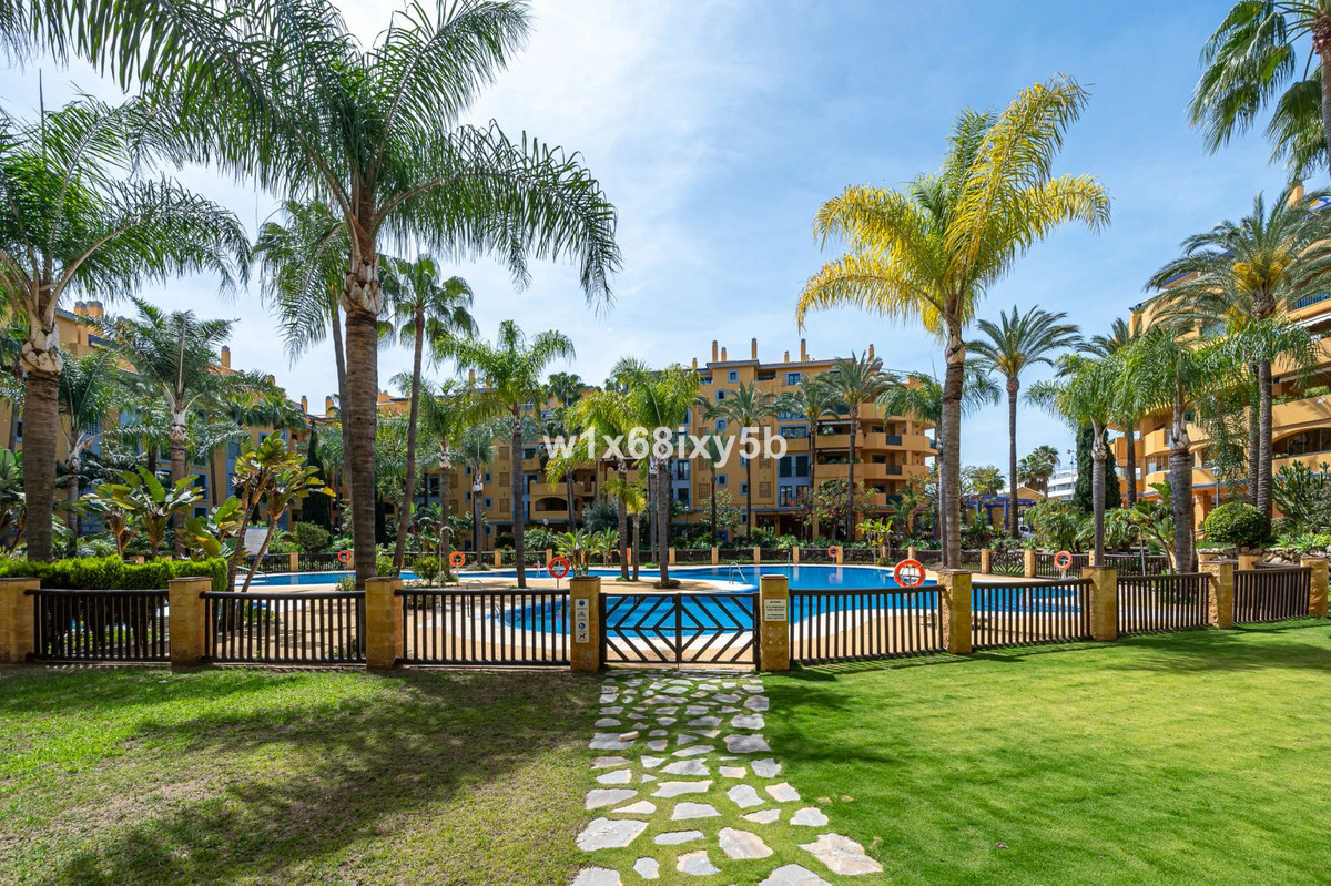 2 Bedroom Apartment in San Pedro de Alcántara - Photo 22