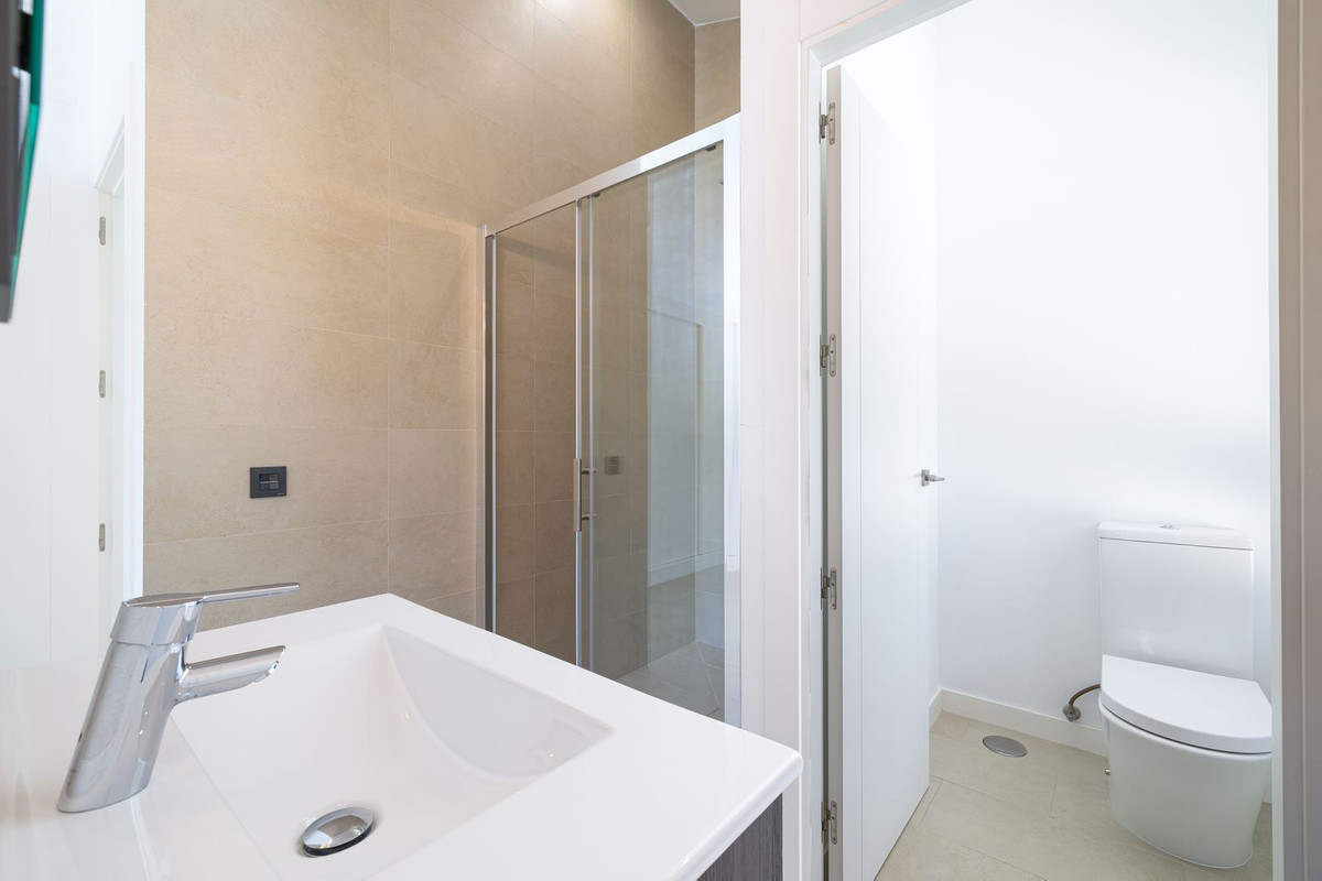 4 Bedroom Villa in San Pedro de Alcántara - Photo 35