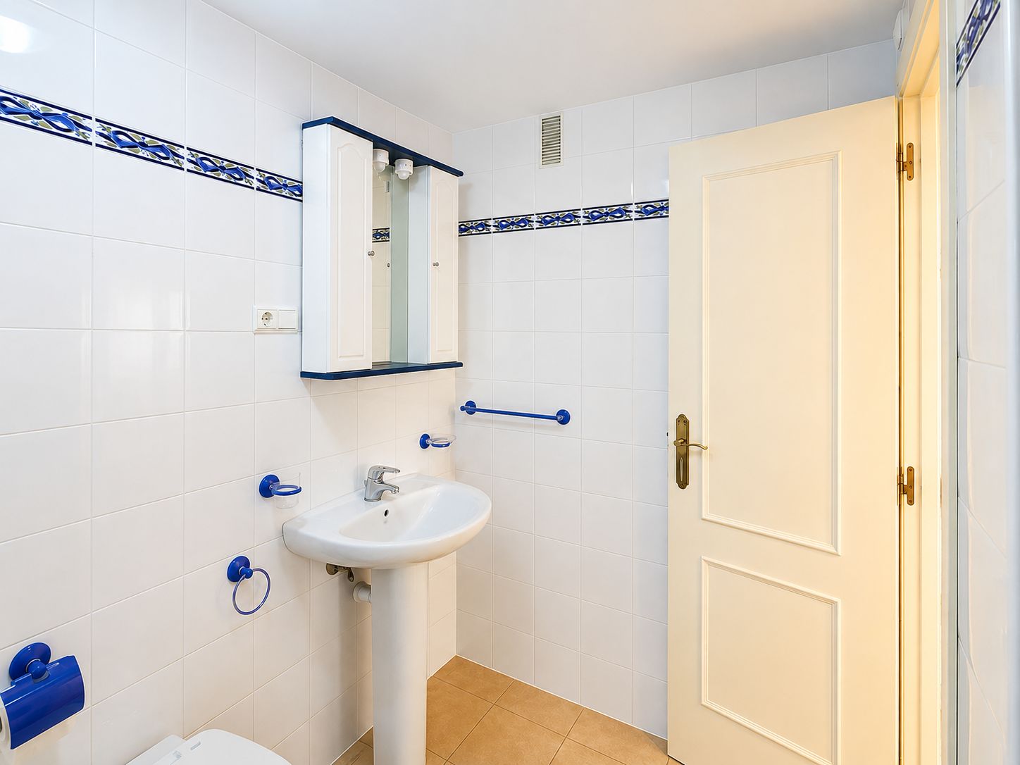 2 Bedroom Apartment in Fuengirola - Photo 22