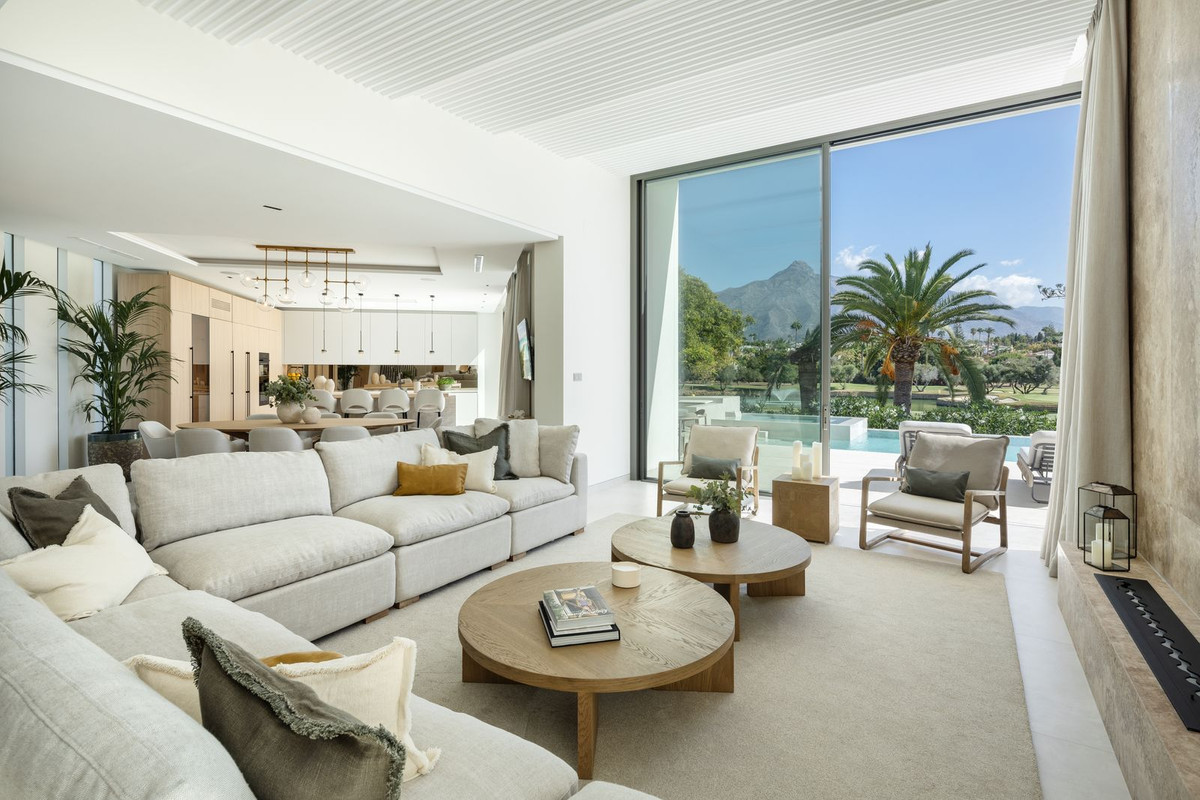 5 Bedroom Villa in Marbella - Photo 20