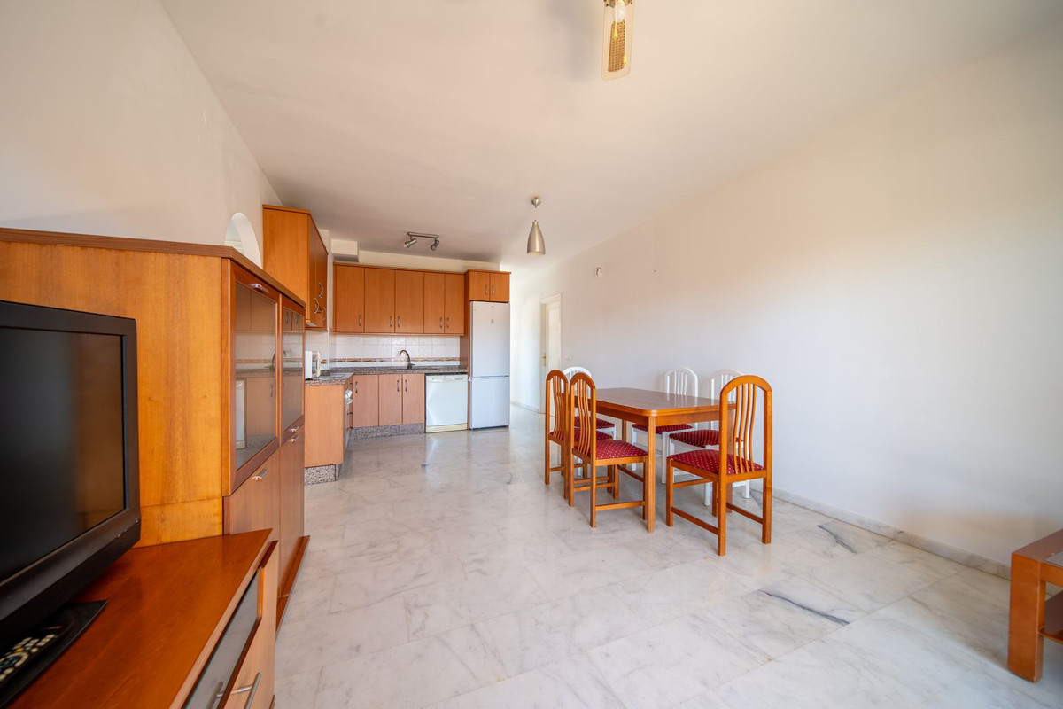 3 Bedroom Apartment in Fuengirola - Photo 9