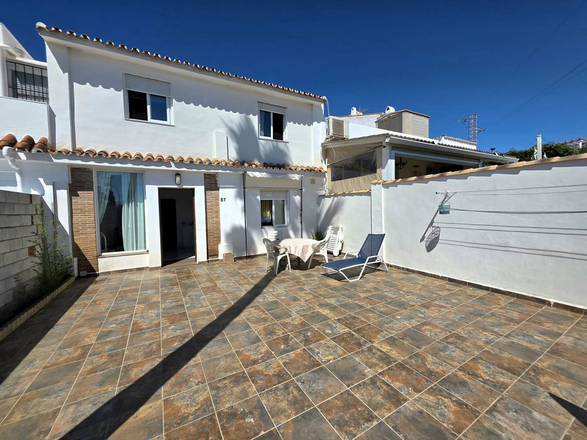 3 Bedroom Townhouse in Estepona - Photo 2