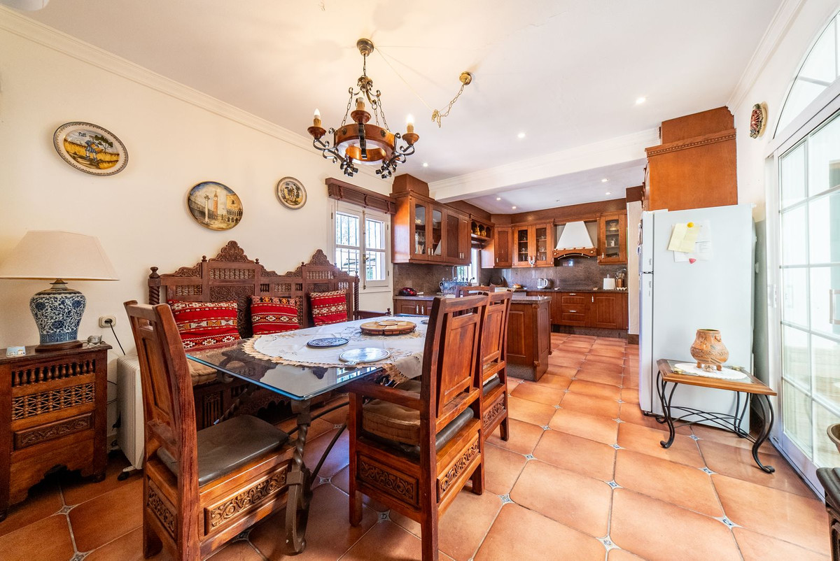 5 Bedroom Villa in Alhaurín de la Torre - Photo 25