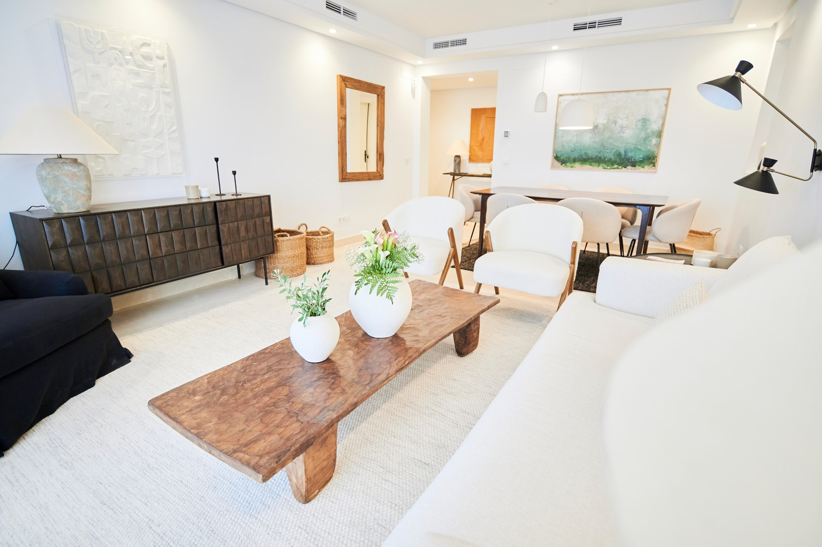 2 Bedroom Apartment in Marbella - Photo 3